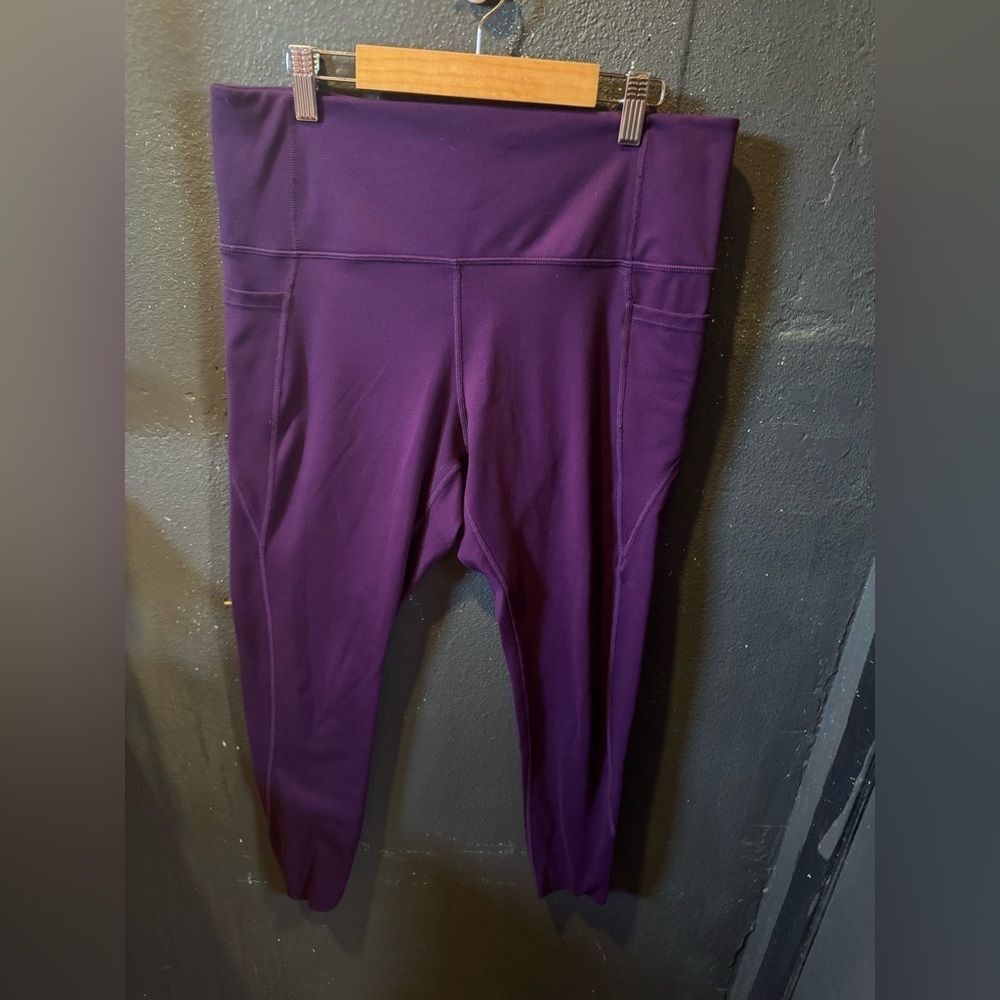 Women’s Danskin Deep Purple 7/8 Athletic Leggings